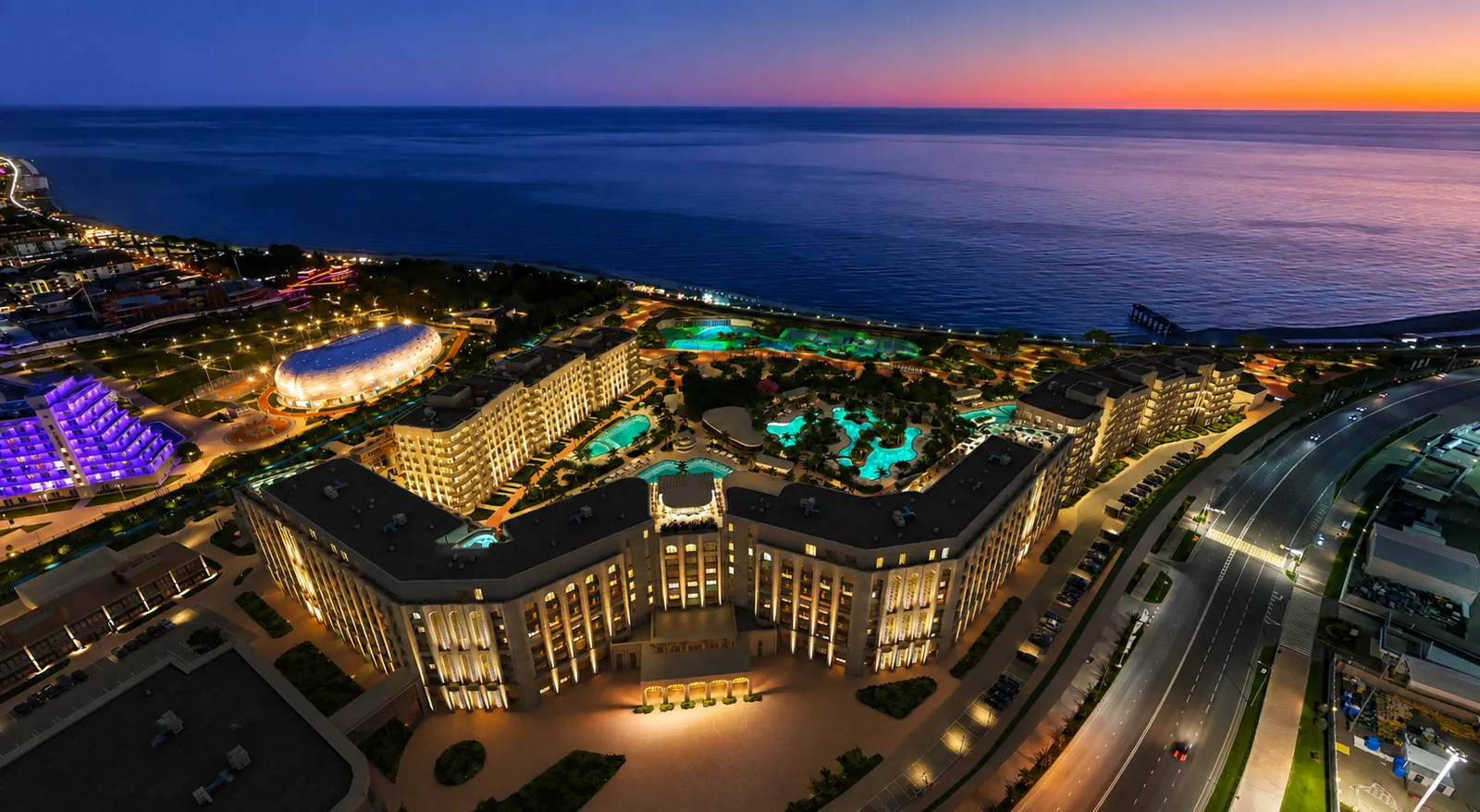 Mantera Resort — крупный план фасада с Чёрным морем на закате